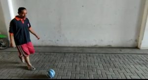 Bupati Rembang, Abdul Hafidz mempunyai hobi olahraga baru, menendang dan mengejar bola, karena lebih mudah keluar keringat.