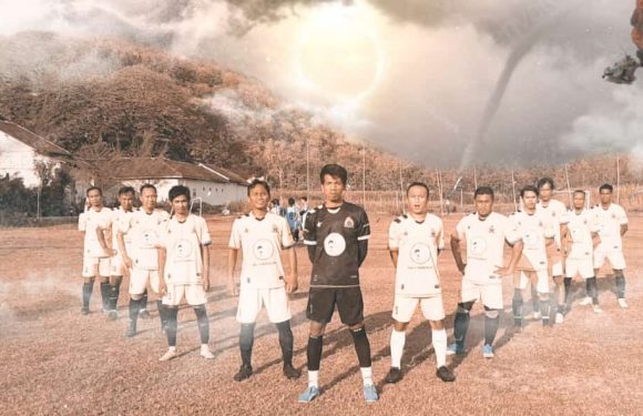 Di Bawah Gunung Bugel, Landiak FC Bertarung Ladeni PWI n Friends