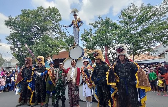 Karnaval Rembang : Gita Dirgantara Tampil Mempesona