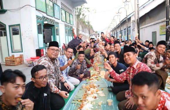 “Mangan Gedhen”, Wabup Sebut Ada Ironi Dibalik Punya Laut Terpanjang