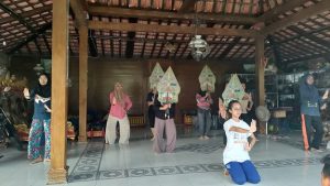 Aktivitas seni budaya di Sanggar Galuh Ajeng Rumbutmalang, Rembang.