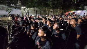 Para pemain PSIR Rembang. (Foto atas) Mes pemain PSIR Rembang, tampak sepi, Jum’at (14/10).