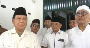 Prabowo Subianto memberikan penjelasan, usai silaturahmi kepada Gus Mus, hari Minggu (06/11).