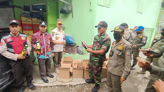 Jelang Tahun Baru : Datangi Toko, Petugas Satpol PP Temukan Barang Bukti Mengejutkan