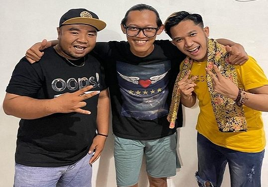 Keren!! Seorang Tukang Parkir Di Rembang Luncurkan Lagu “Ibu”, Musisi Ndarboy Genk Terlibat Penggarapan