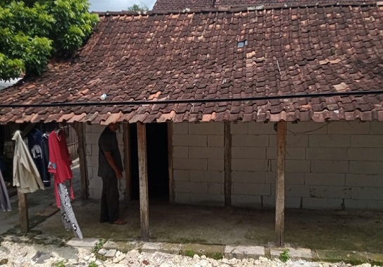 Lumpuh Puluhan Tahun, Rumah Direhab Pihak Desa!! Ajukan Syarat Khusus Selama Pembongkaran