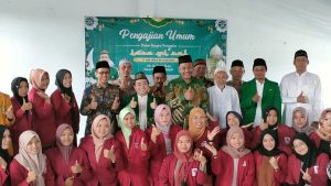 Momen ketika NU dan Muhammadiyah bersama-sama dalam pengajian memperingati Isra’ Mi’raj di SMK Muhammadiyah Gunem, Sabtu (18/02).