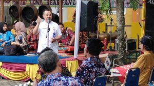 Kepala Cabang Dinas Pendidikan Wilayah III Jawa Tengah, Sugiyanto saat mengunjungi SMA N 3 Rembang, belum lama ini.