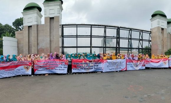 Guru TK Kab. Rembang Datangi Gedung DPR RI Jakarta, Terungkap Alasan Tidak Ajukan Formasi PPPK