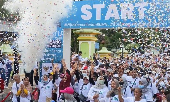 Ribuan Peserta Putihkan Alun-Alun, Ini Dia Sosok Pemenang Hadiah Utama