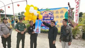 Grand launching Taman Wisata Sarinah Desa Karangsari, tampak Ahmad Kemadi (baju batik paling kanan) turut mendampingi. 