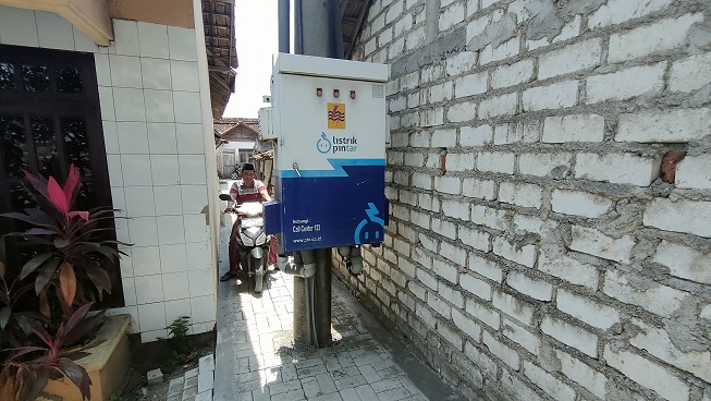 Tiang Listrik Halangi Jalan, Begini Harapan Warga Dan Tanggapan PLN