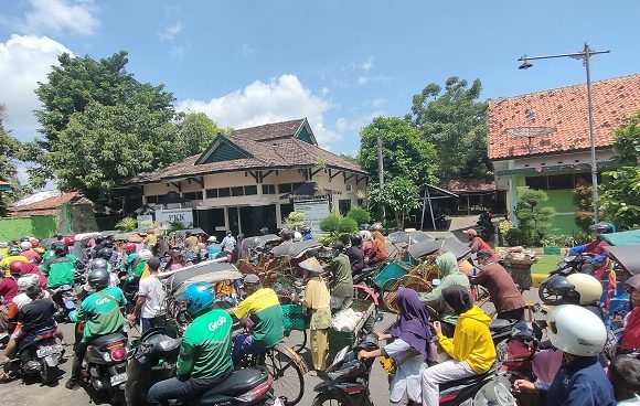 Gandeng Sejumlah Pihak, Ribuan Paket Lebaran Dibagikan