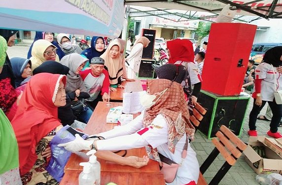 Takjil On The Road Diserbu Masyarakat, Cek Kesehatan Gratis Ramai Antrian