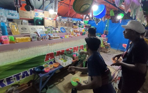 Tradisi Syawalan : Penasaran, Stand Ini Sering Ramai Dipadati Pengunjung. Ada Apa ??