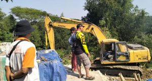 Lahan bekas bencana tanah gerak di Dusun Grajen Desa Sumberjo mulai diratakan BBWS Pemali Juana.