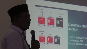 Kepala Kemenag Rembang, Muhammad Hafidz menjelaskan terkait bobot isi koper jemaah calon haji, baru-baru ini.
