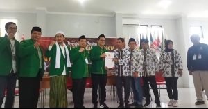 Pengurus DPC PPP Kabupaten Rembang, mendaftarkan bakal Caleg di Kantor KPU setempat, Sabtu pagi (13/05).