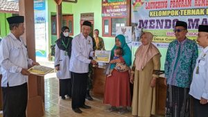 Penyerahan bantuan dari Baznas Rembang di Desa Gambiran Kecamatan Pamotan, Selasa (15/08).