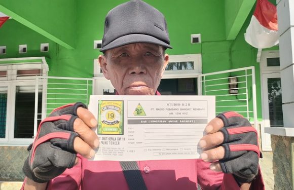 Satu-Satunya, Si Raja Pantun Yang Tetap Setia Dengan Kertas Atensi
