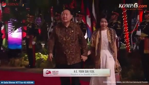 Jaga Rahasia Sampai Hari H, Kisah Pembatik Yang Karyanya Dipakai Dalam KTT Asean