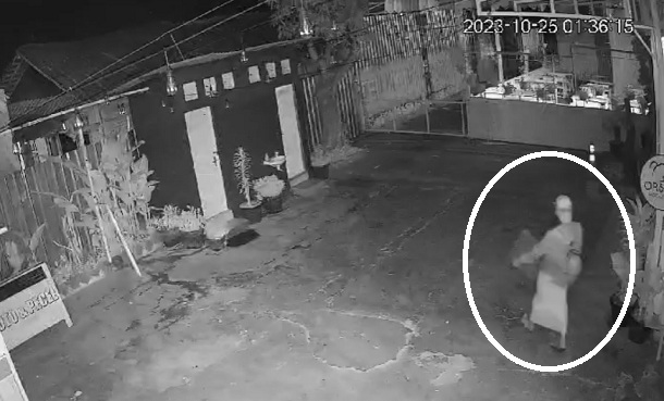 Pencuri Kotak Amal Terekam CCTV, Seperti Ini Ciri-Ciri Pelakunya