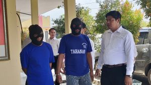 Dua tersangka pelaku dibekuk polisi, karena diduga terlibat kasus pencurian sepeda motor di Desa Baturno Kecamatan Sarang.