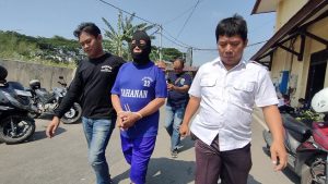 Tersangka pelaku warga Desa Sumbermulyo Kecamatan Bulu ditangkap Polres Rembang, karena dugaan keterlibatan kasus uang palsu.