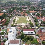 Potret udara kawasan perumahan Kota Rembang. Alun-Alun sebagai jantung ibu kota kabupaten.