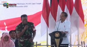 Serka Sudiyono bersama Presiden Joko Widodo, ketika acara di Pekalongan. (Foto atas) Sepulang dari Pekalongan, Dandim Rembang juga memberikan apresiasi kepada Serka Sudiyono.