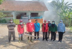 Fogging untuk menekan serangan demam berdarah, berlangsung di Desa Pamotan Kecamatan Pamotan, Sabtu (27/01).