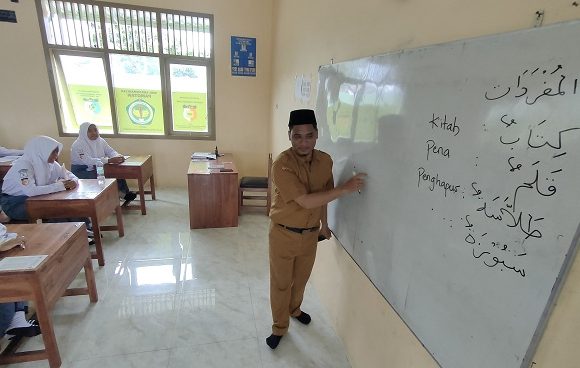 Ajarkan Empat Bahasa Asing, SMK Arrohmaniyah Pamotan Memang Beda