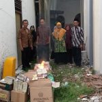 Pemusnahan buku nikah dan duplikat, di Kantor Kemenag Rembang, Kamis (25/04).