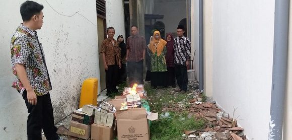 Ribuan Buku Nikah Dibakar, Pihak Kemenag Rembang Ungkap Alasannya