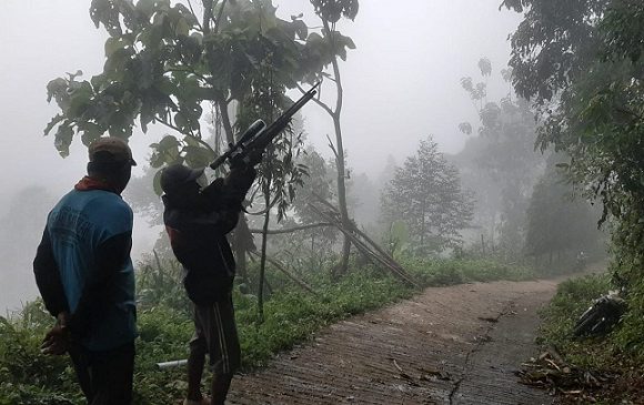 Serangan Meresahkan, Siaga Di Gunung Buthak Dengan Senapan