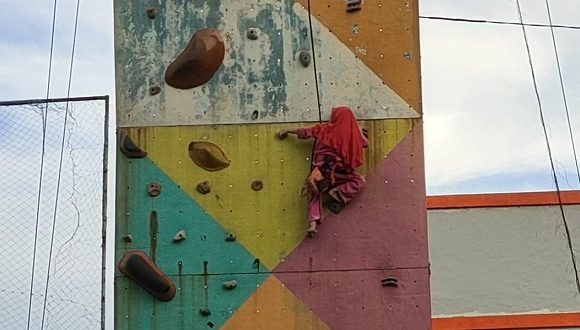 Anak-Anak TK Di Rembang, Geluti Olahraga Menantang Panjat Tebing