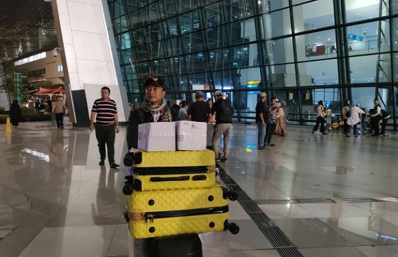 Catatan Petugas Haji (25-Selesai) : Botol Air Zam-Zam Jatuh Di Depan Petugas Bandara Jeddah, Berujung Alhamdulillah