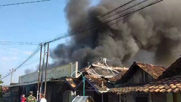 Pemilik Mengaku Uang 500 Juta Ikut Terbakar, Terdengar Beberapa Kali Ledakan Di TKP