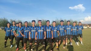 Tim PWI n Friends, bersiap melawan tim Gasebo Sumberjo, Selasa sore (11/06).