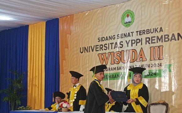 Pesan Rektor UYR Saat Wisuda Ke 3: “Jangan Berpuas Diri, Ini Baru Awal…”