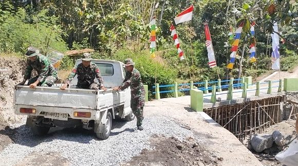 Jalur Terpencil Labuhan Kidul Menuju Bendo Akhirnya Terhubung, Berkat TMMD Reguler