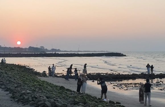 Semakin Ramai, Ada Yang Baru Di Pantai Jatisari