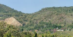 Tambang batu di Desa Lemahputih Kecamatan Sedan. Bekas kerukan di perbukitan tampak sangat jelas.