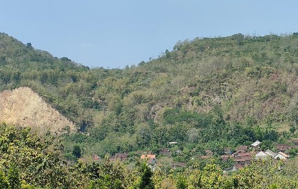 Tambang Batu Lemahputih : Warga Was-Was, Namun Keresahan Dipendam