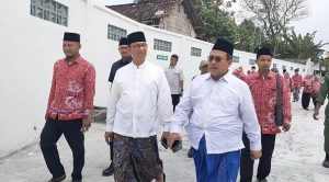 Anies Baswedan saat menjadi pengajar dalam kuliah tamu di Ma’had Aly Nurussalam Mubarok Desa Narukan, Selasa (10/09).