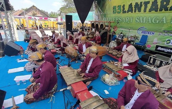 Dari Madya Laras Hingga The Teachers Band, Ramaikan Puncak HUT Ke-33 SMA N 3 Rembang