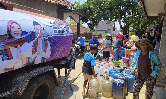 Vivit – Umam Gencarkan Droping Air Bersih, Paham Dengan Kondisi Kesulitan Warga
