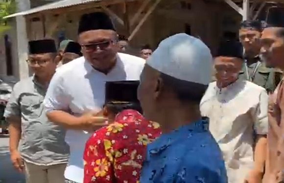 Sholat Jum’at Di Karaskepoh, Cawabup Gus Hanies Ungkapkan Hal Ini