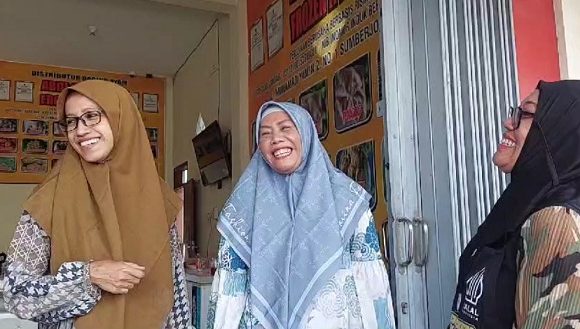 Isteri Harno – Hanies Kunjungi Pelaku Usaha, Dukung Kesadaran Label Halal