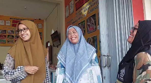 Isteri Harno – Hanies Kunjungi Pelaku Usaha, Dukung Kesadaran Label Halal